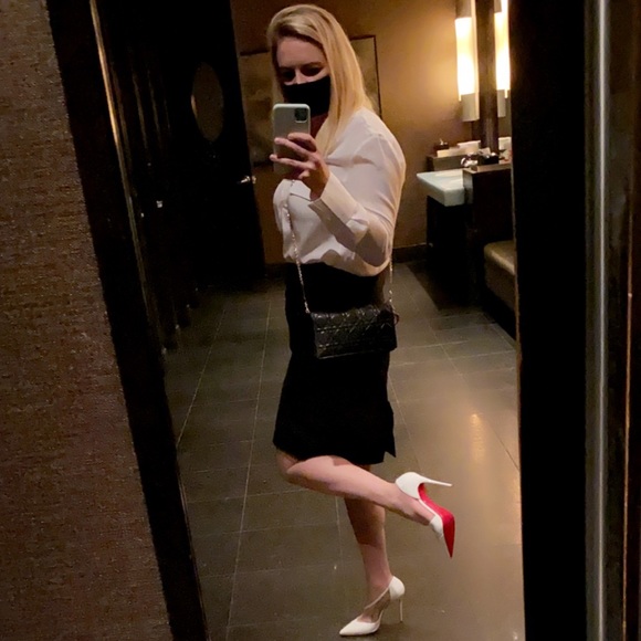 Meet your Posher, Laura - Picture 1 of 1